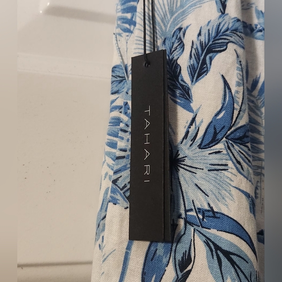 Tahari Linen Blend Wide Leg Blue and White Foral with elastic waist pants 1X - Picture 7 of 7